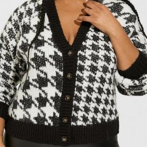 TORRID Cardigan V-Neck Button Front
Crop Sweater Torrid size 0, Large, 12